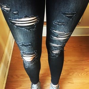 American Eagle Black Distressed Jeans size 6